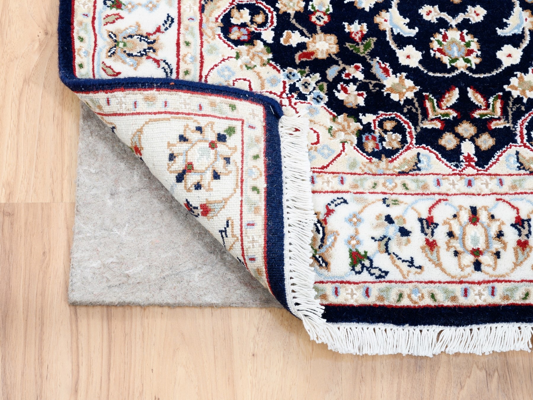 Traditional Rugs LUV564966